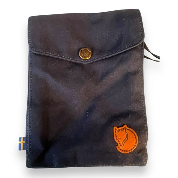 NWT Fjallraven Pocket G-1000 Navy Canvas Pocket Satchel Crossbody Bag - Picture 1 of 10